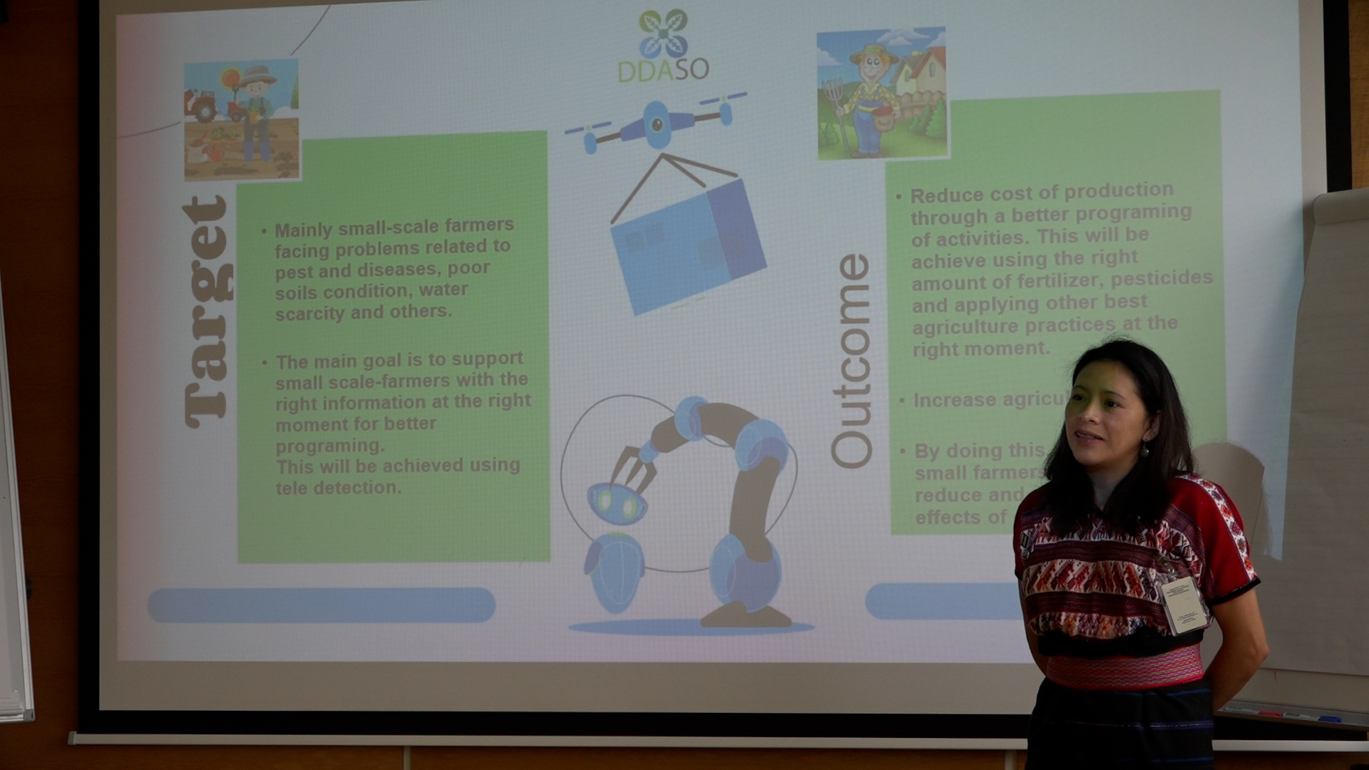 Alicia Simon Sisimit presenting about the DDASO project