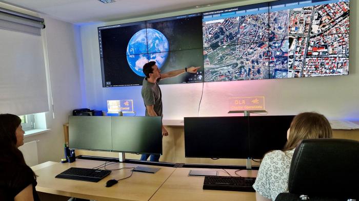 Photo of VIctor Hertel showing on EO projecttions