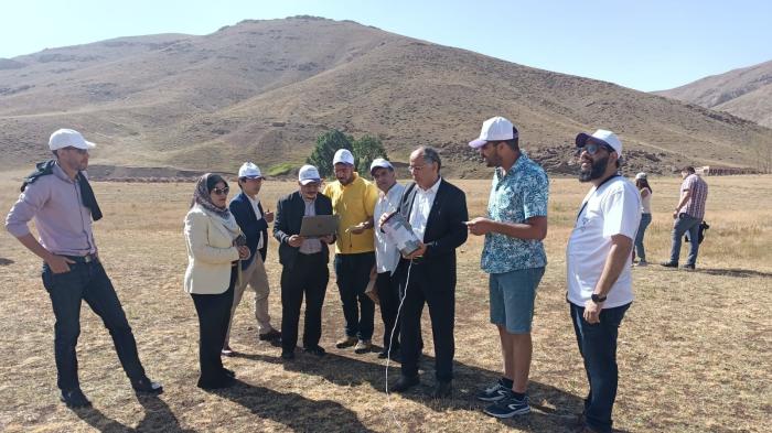 Photo of Nivin Hasan with her team in the field