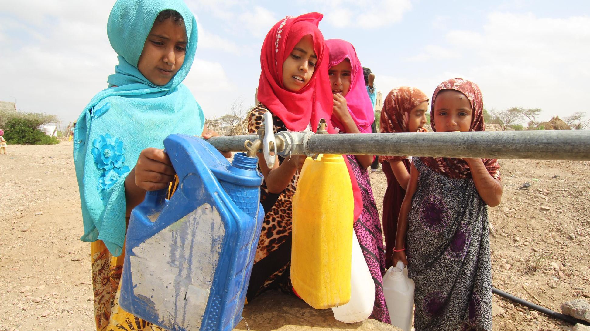 Children fetching water. Photo: UNICEF Yemen, 2019
