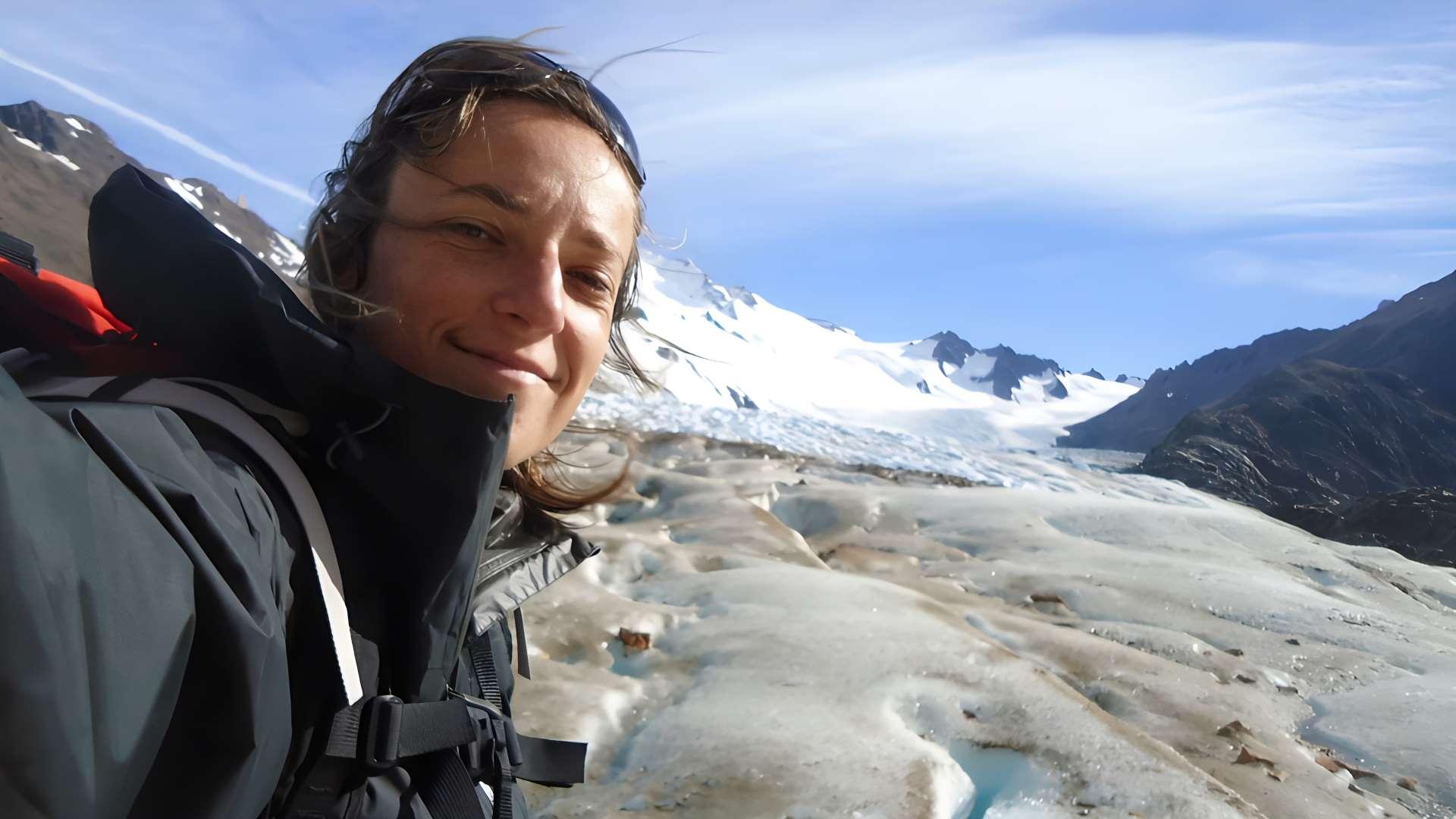 Photo of Ailin Sol Ortone Lois in front of a glacier